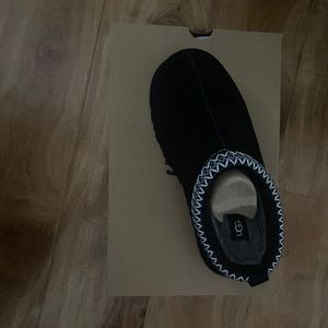 Ugg Tazz size 8 NIB